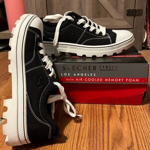 Sketchers Roadies Sneakers size 9